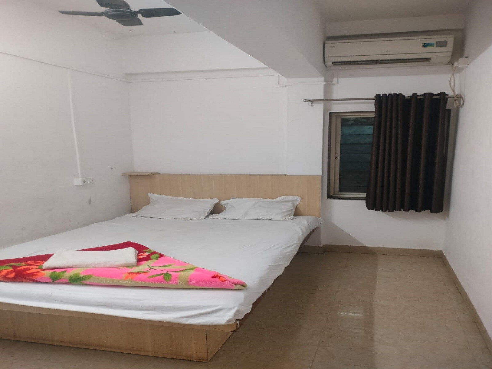 Hotel Relax Lodging - Tap to explore photos