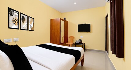 Collection O Puducherry Beach View Formerly Aiswariyam Room Type - Deluxe Room