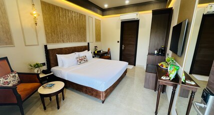 Saltstayz Autograph Connaught Place Room Type - Premium Room with Bathtub