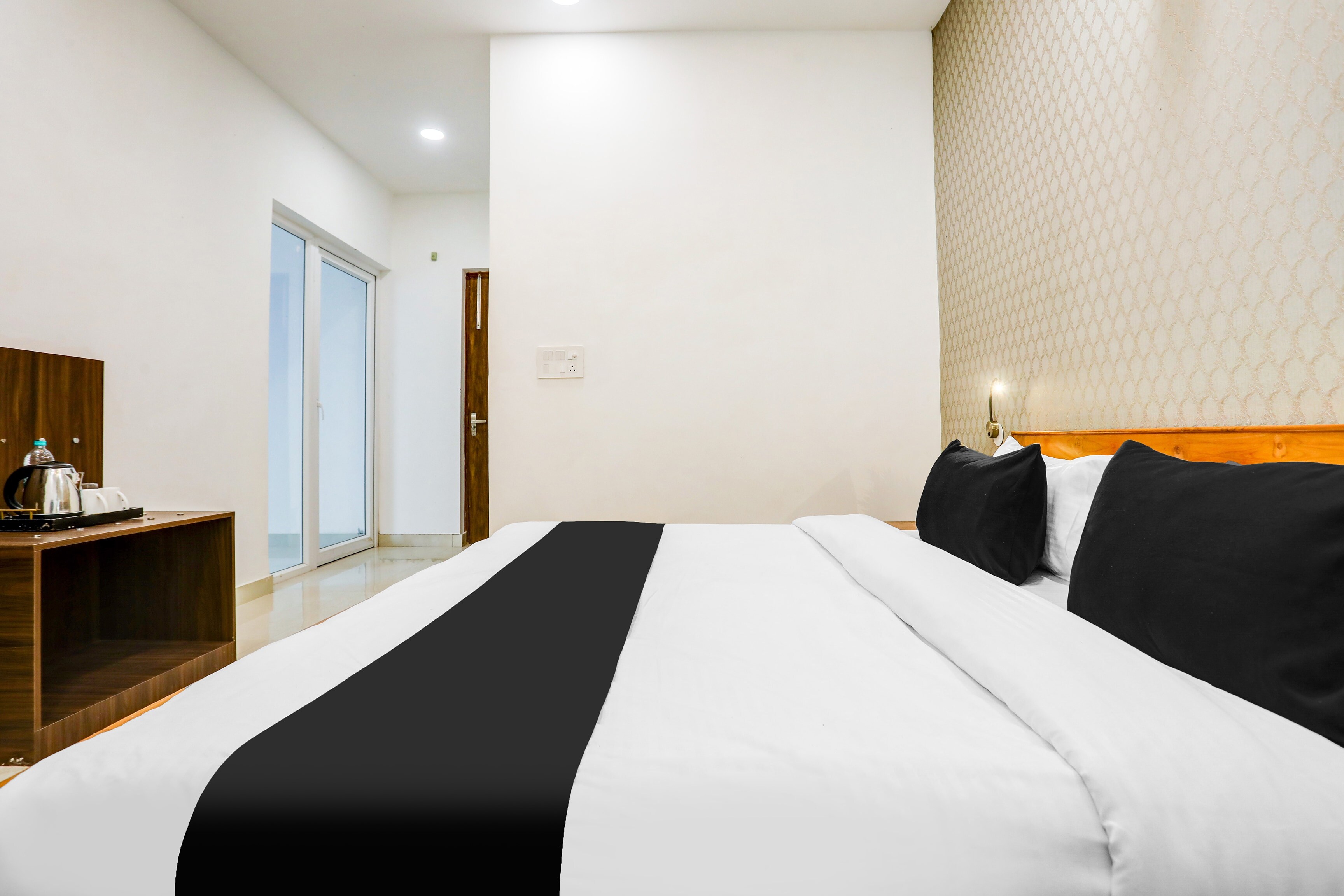 Hotel O Kasna Heritage - Tap to explore photos