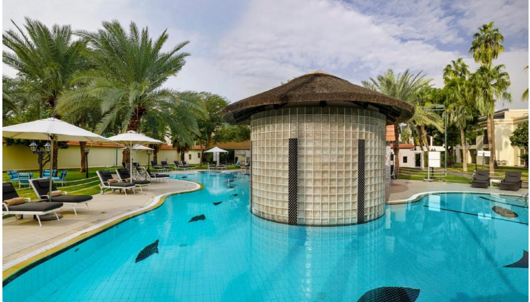 Le Meridien Dubai Hotel & Conference Centre - Tap to explore photos