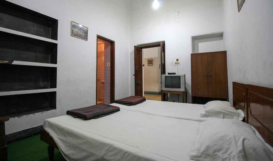 Hotel Ruksar - Tap to explore photos