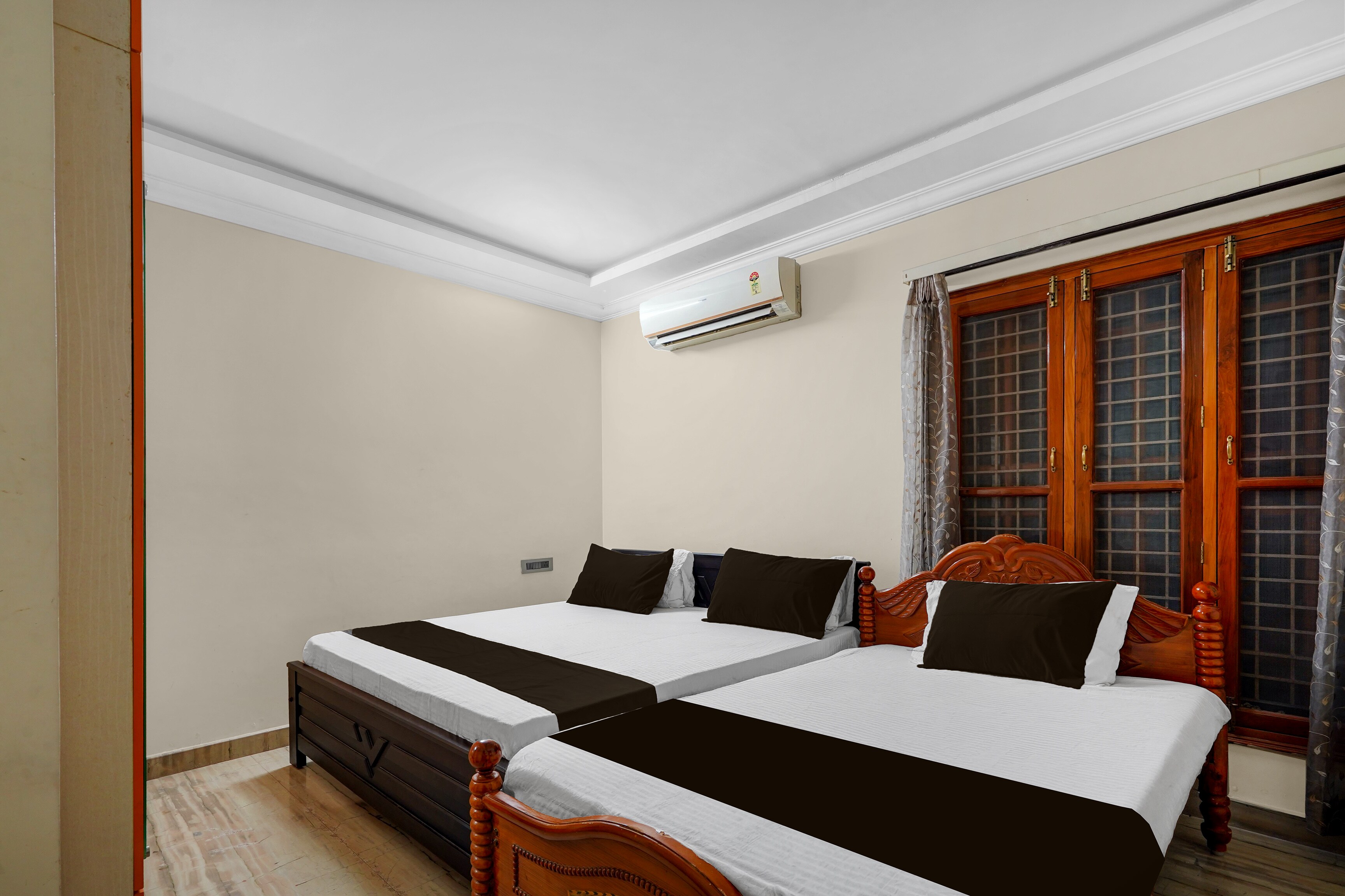 HOTEL O FORTUNE HOMESTAY - Tap to explore photos
