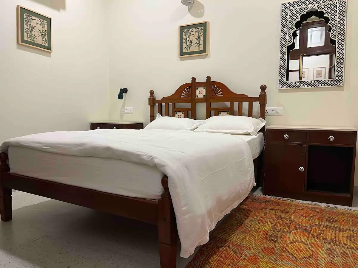 Diwan e Khas 2 bedroom spacious apartment in Hauz Khas Village
