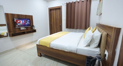 Dream World Hotel Room Type - Deluxe Room