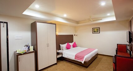 Joyees Residency Room Type - Deluxe Room