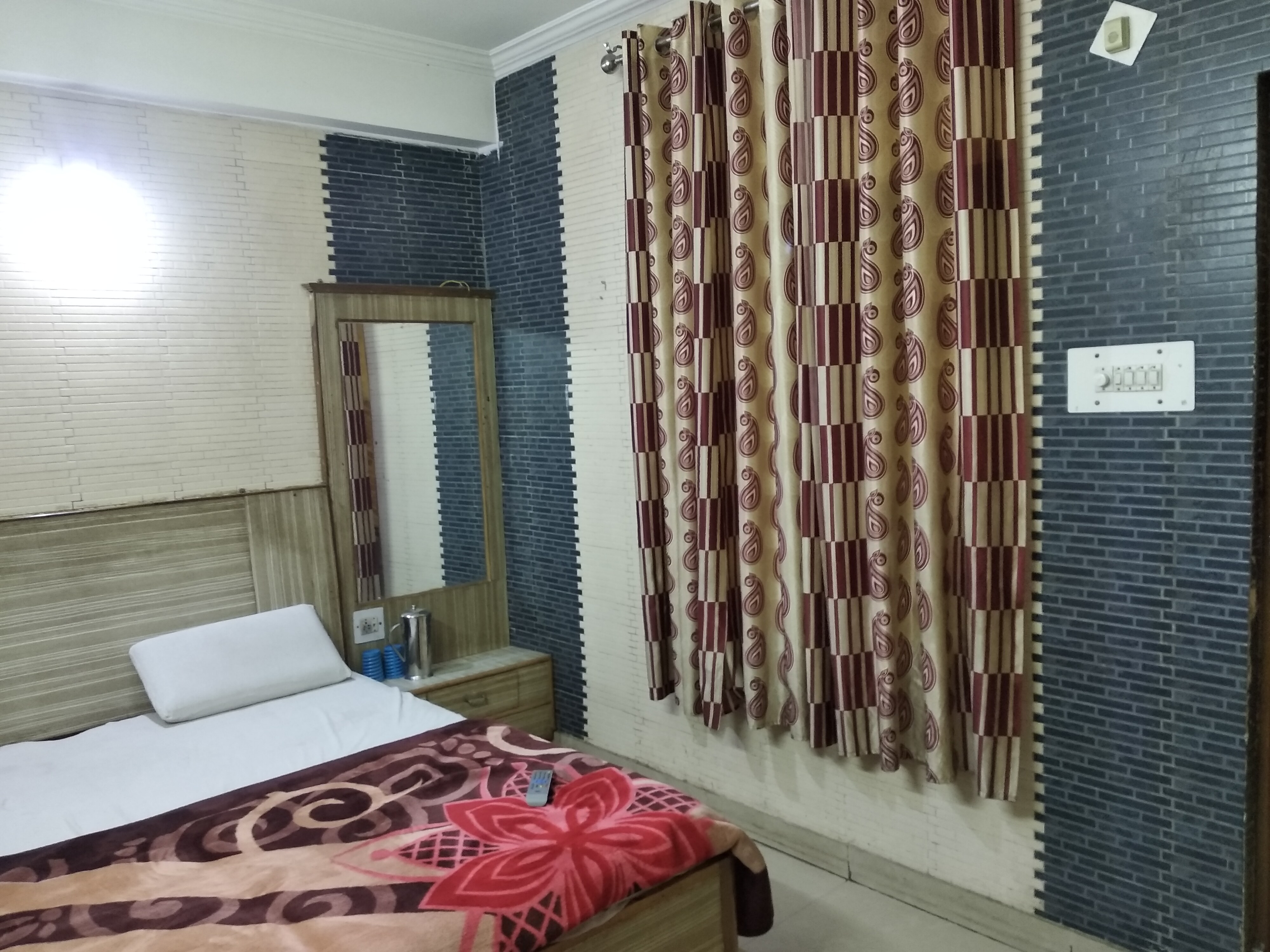 Hotel Shakti Palace - Tap to explore photos