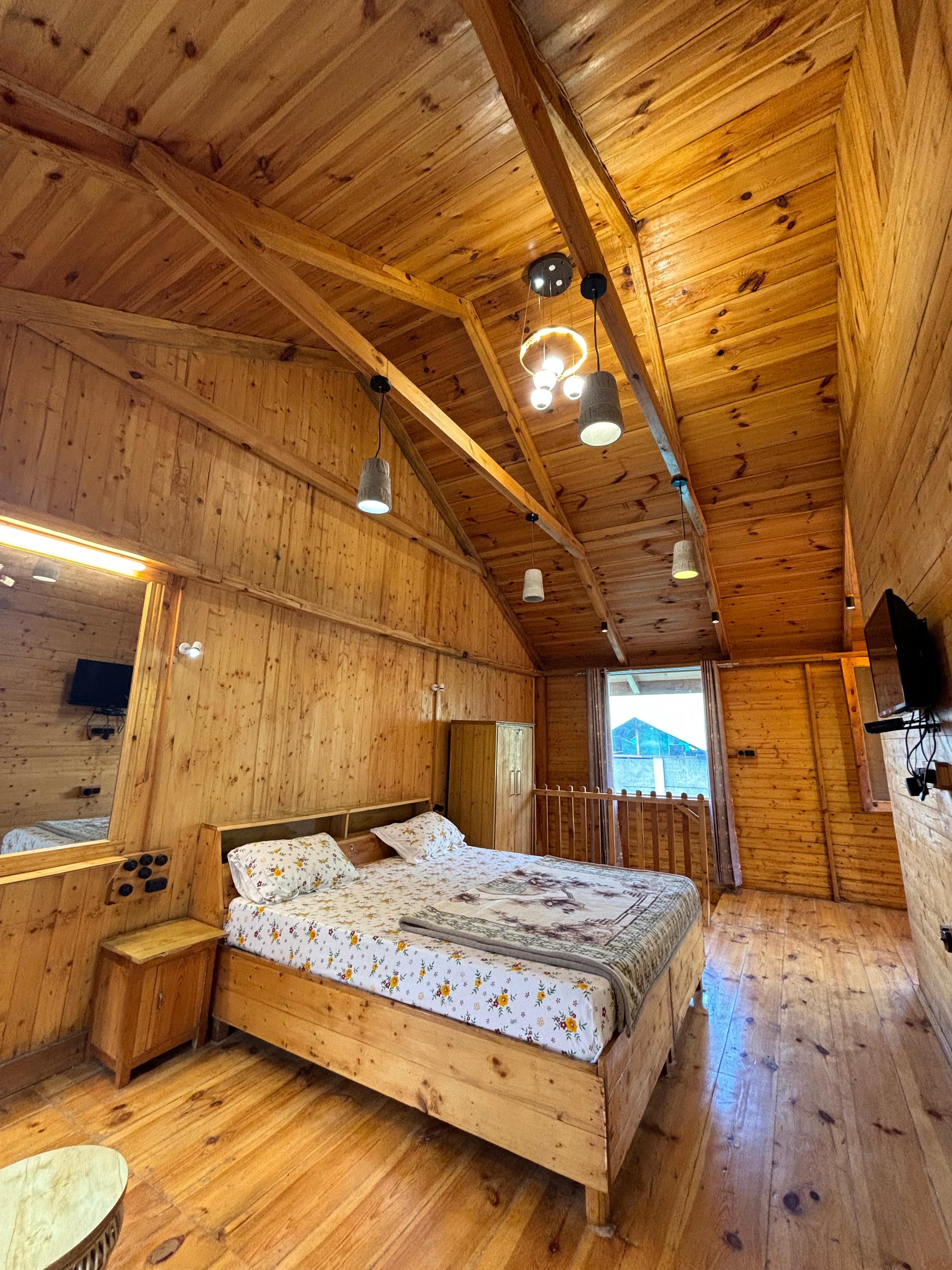 Assees Luxury Lodge Dalhousie - Tap to explore photos