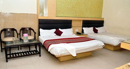 Hotel India Continental Room Type - Deluxe Room ( Triple Bed )