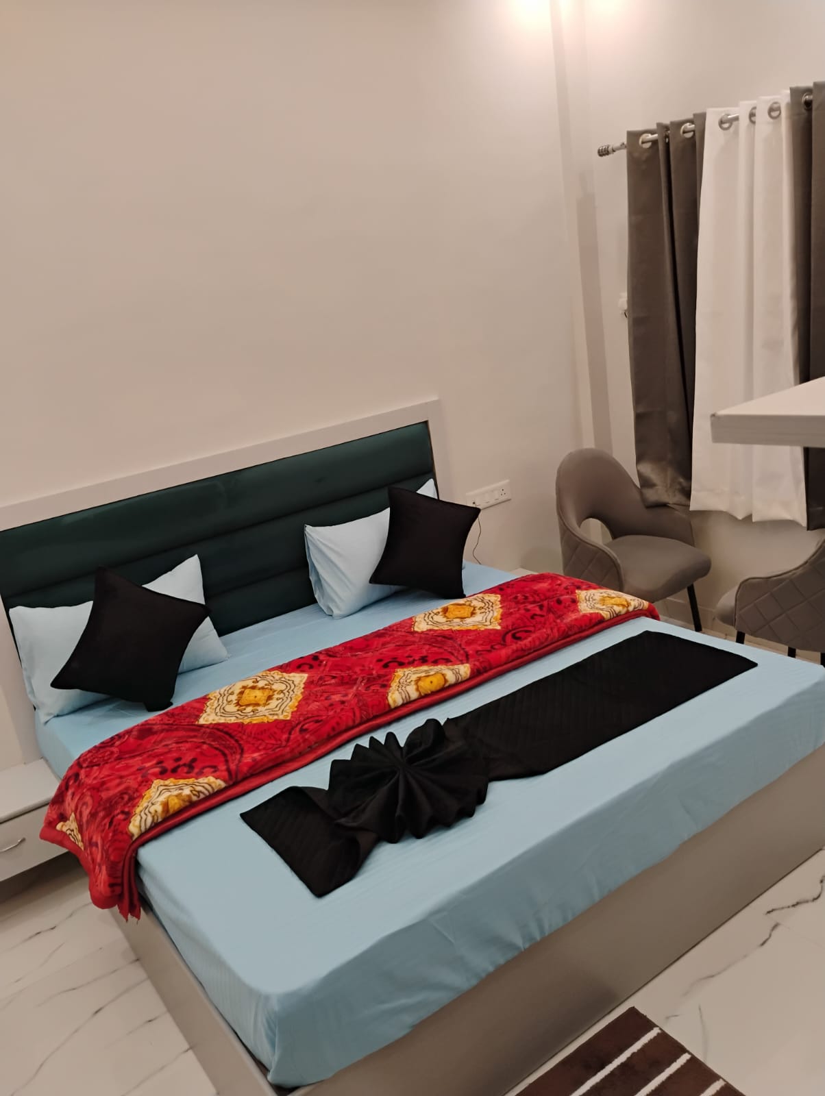 Aastha Guest House - Tap to explore photos