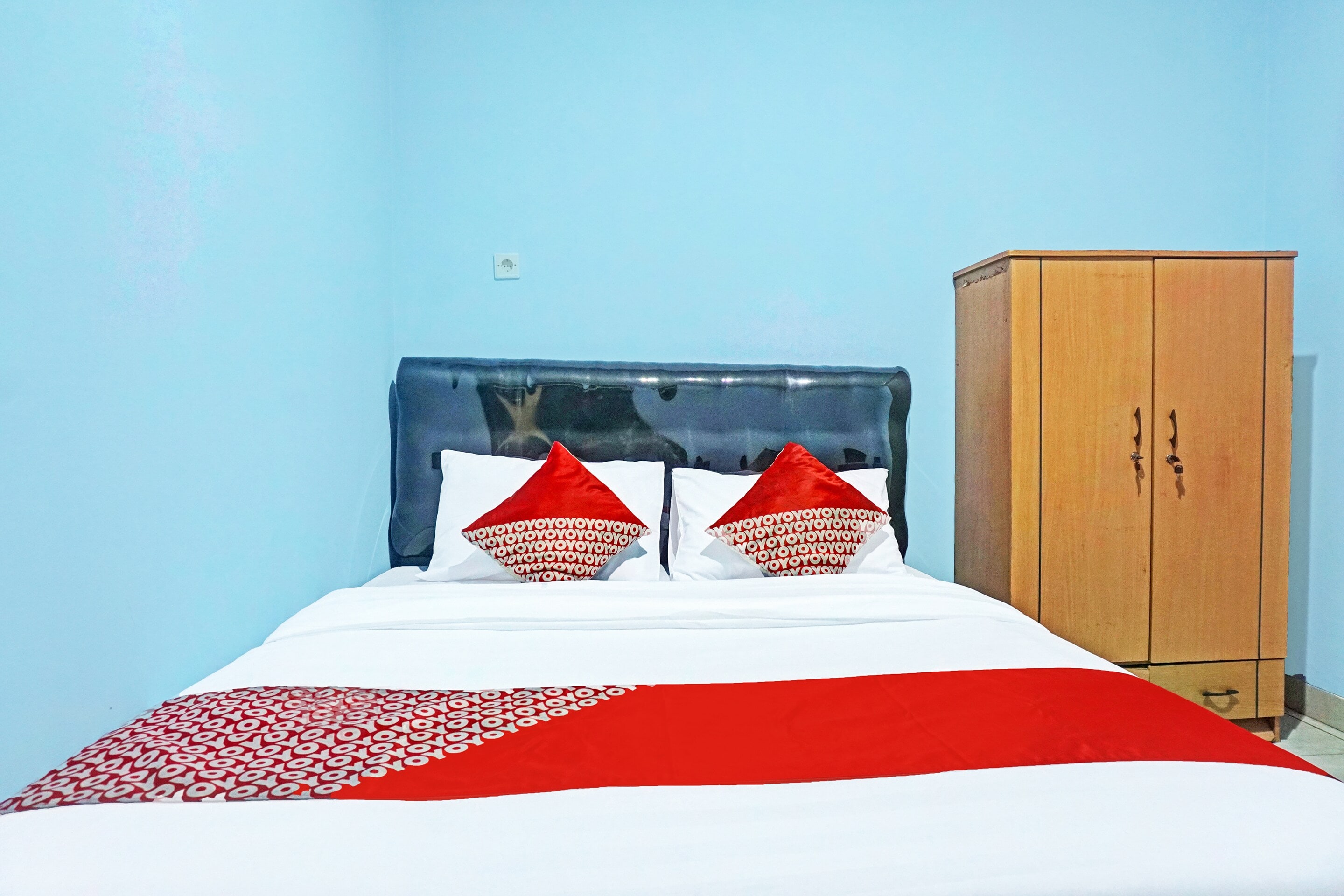 Hotel O J&b Rooms Tomang - Tap to explore photos