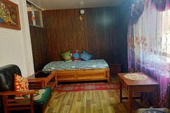 Celogyne Homestay || Near Dowhill Forest