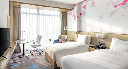 Hilton Garden Inn Shenzhen World Exhibition & Convention Ctr Room Type - TWIN RIVER VIEW ROOM