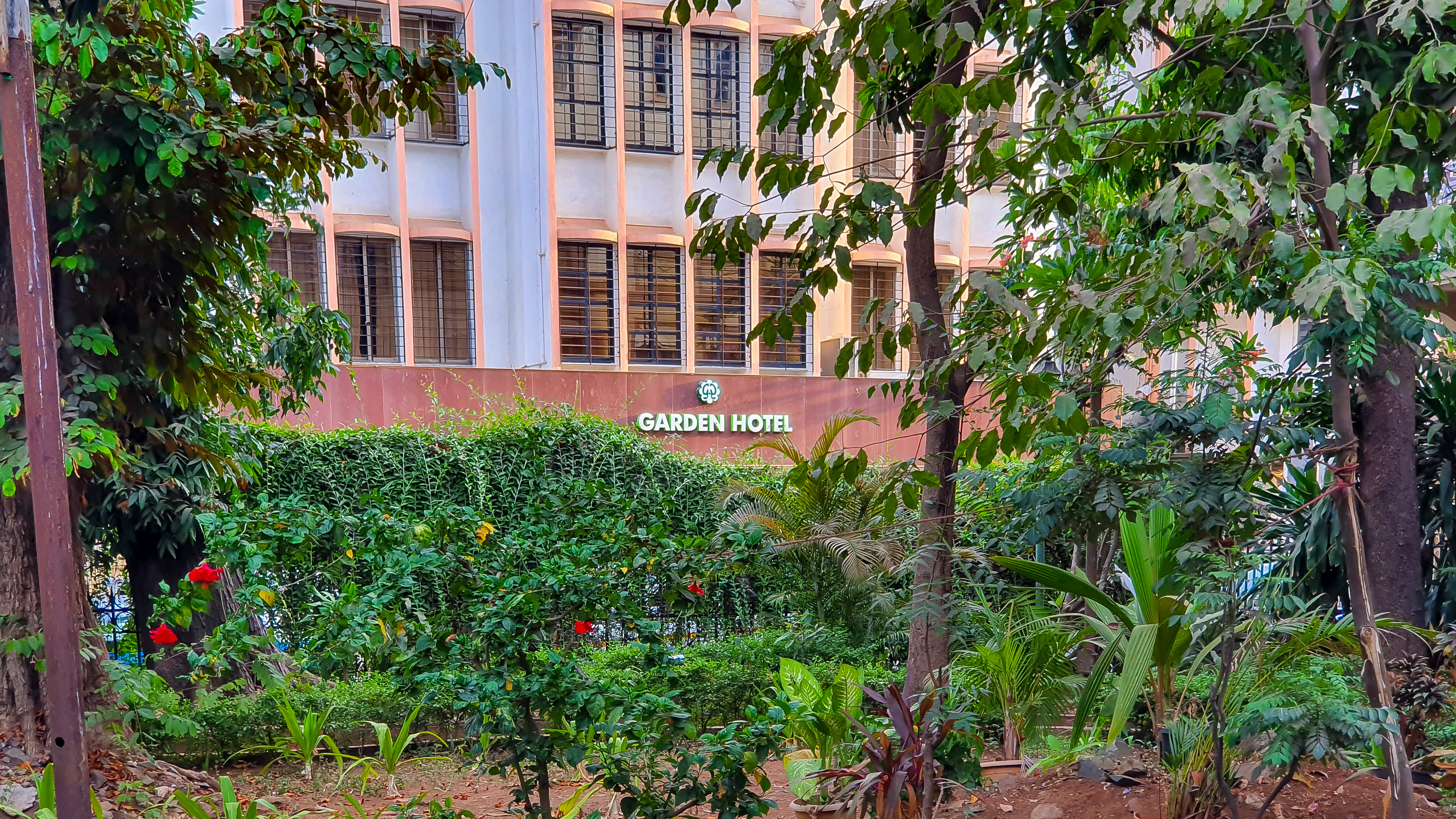 Garden Hotel - Tap to explore photos