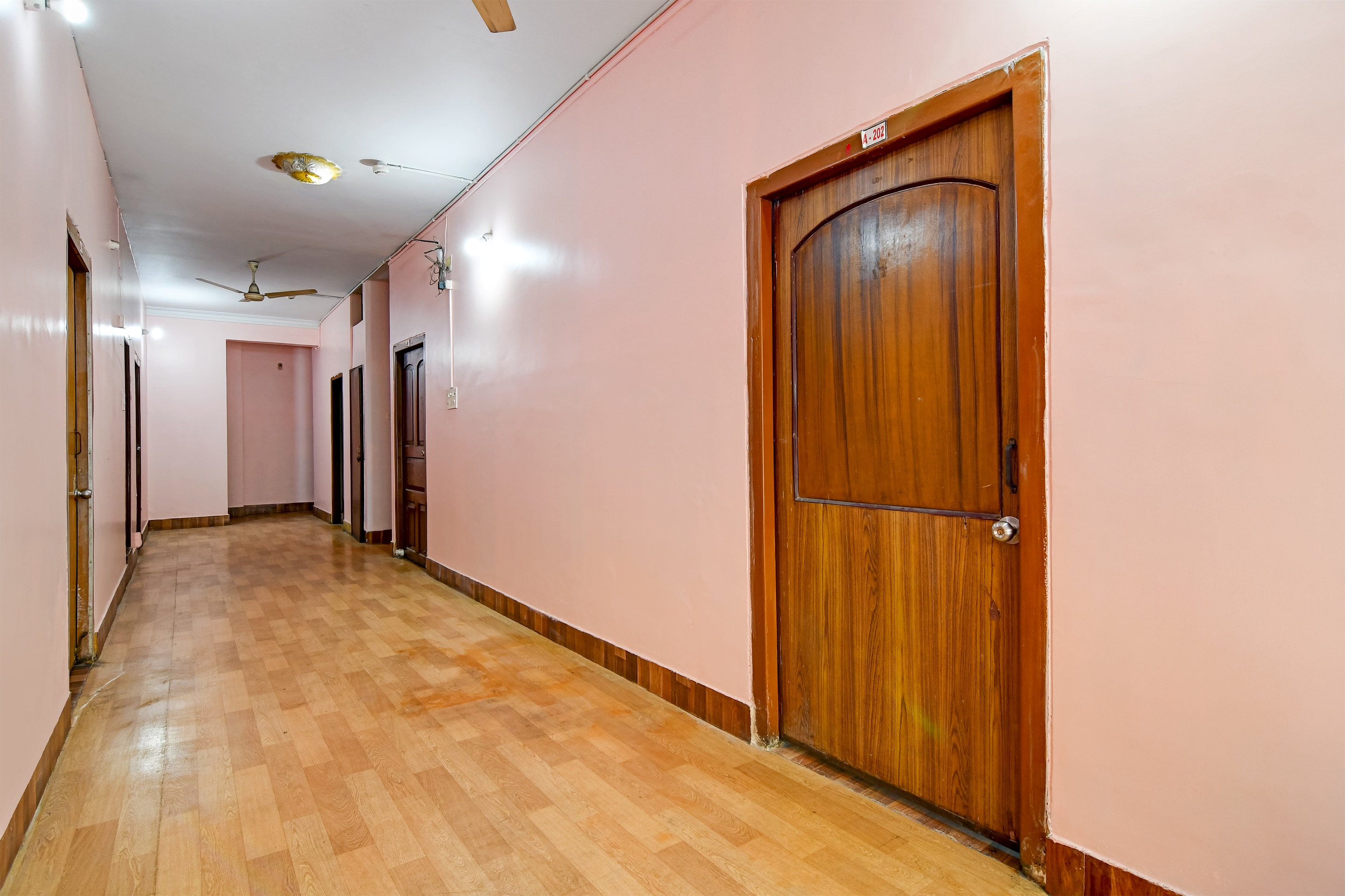 Brill Rooms Opposite City Centre 1 - Tap to explore photos