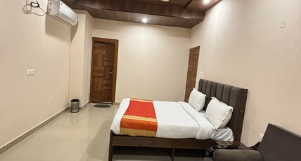 Avenue Boutique Stays Room Type - Premium Deluxe Room