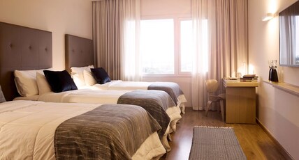 Dazzler by Wyndham Asuncion Room Type - 3 Twin Beds Superior NS Room