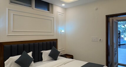 Casa Bella barlowganj Room Type - Bedroom 4
