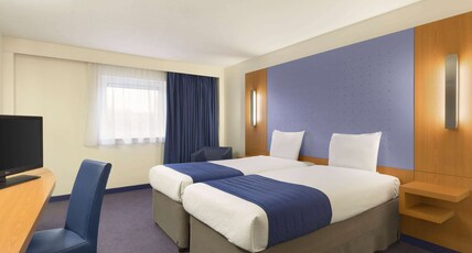 Ramada London North M1 Room Type - Twin Room