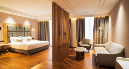 Aurum By RJ Resorts | 5 minutes from Airport | Room Type - JUNIOR SUITE WITH BATHTUB