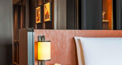 Fairmont Singapore Room Type - Deluxe, 1 King with Balcony, City View