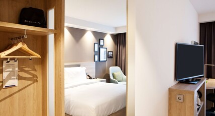 Hampton by Hilton Berlin City East Side Gallery Room Type - QUEEN ROOM WITH VIEW