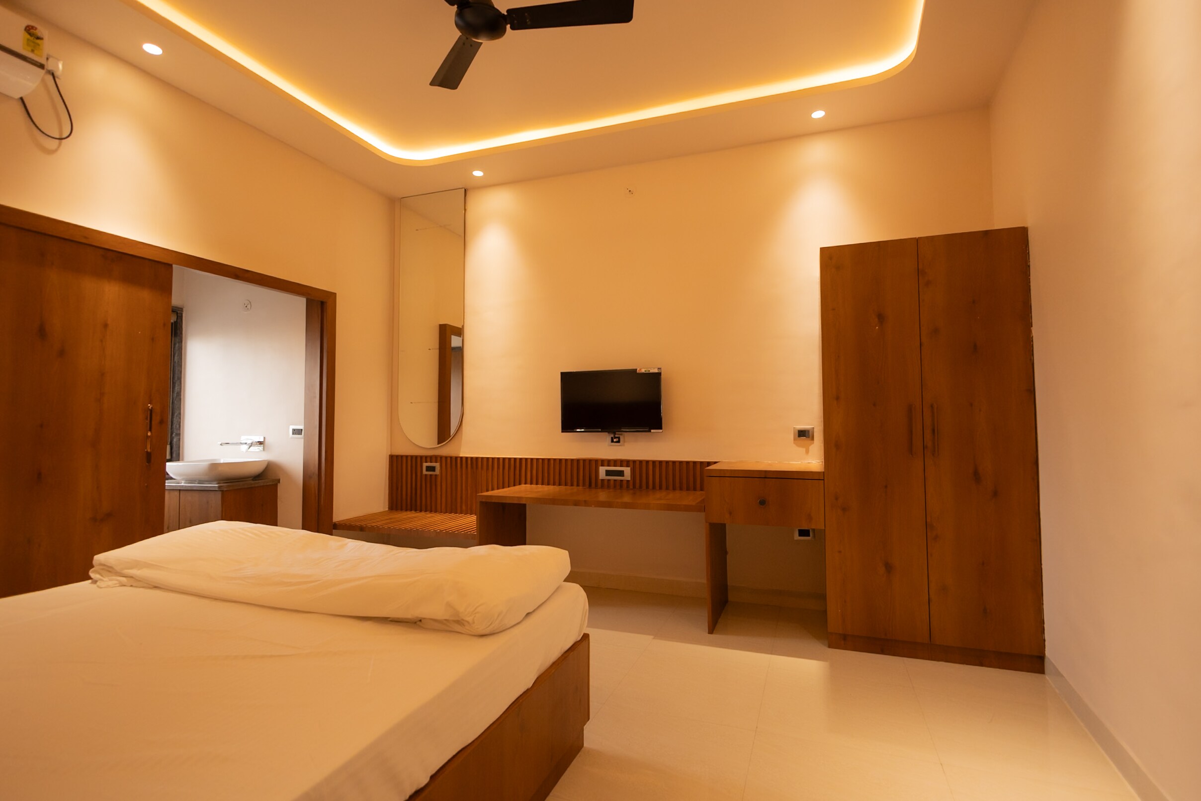 Hotel Khalsa Heights - Tap to explore photos