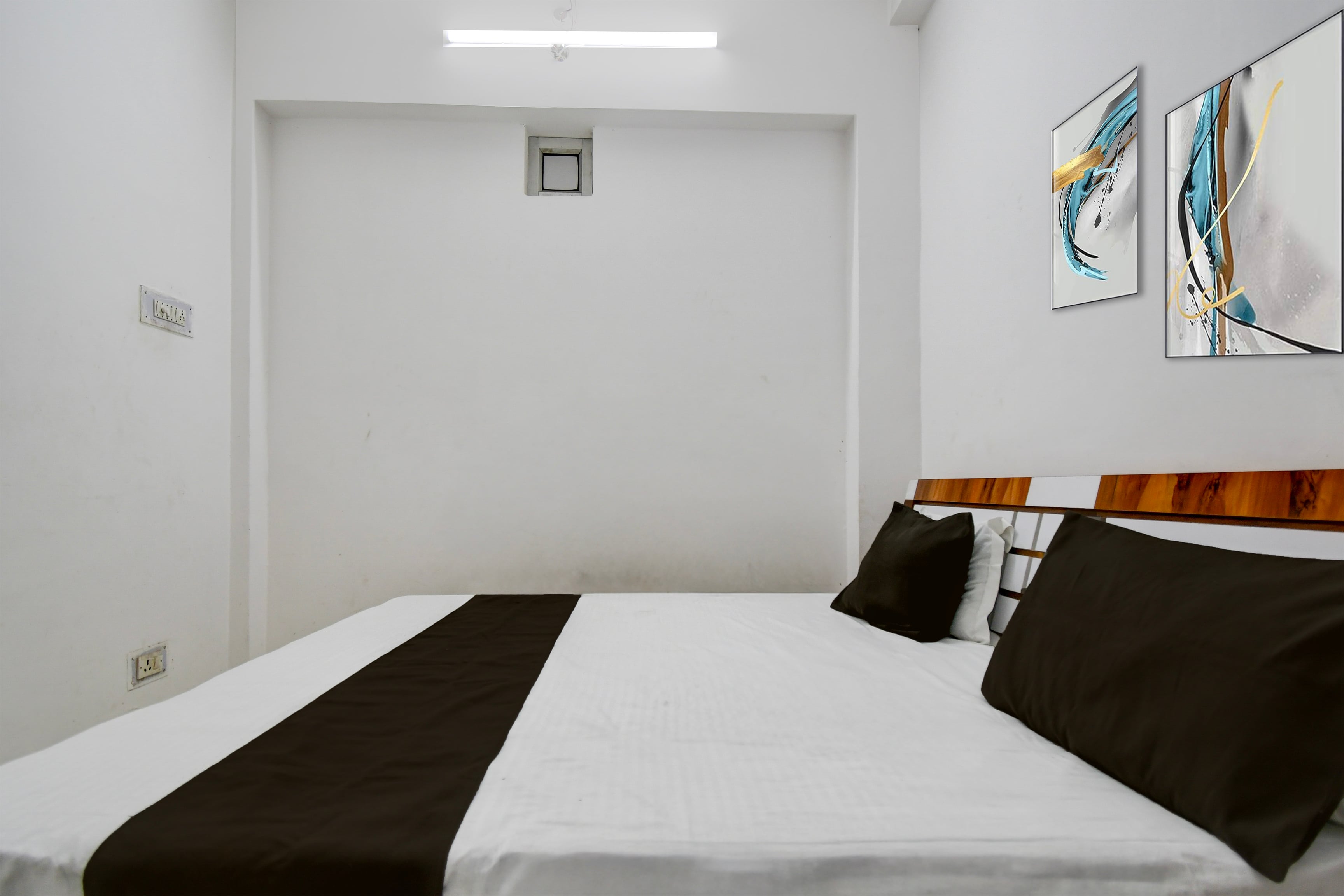 Hotel O by OYO The Brothers Hotel Inn - Tap to explore photos