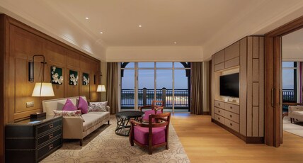 Hilton Wenan Room Type - K 1 BEDRM DLX SUITE LAKEVW