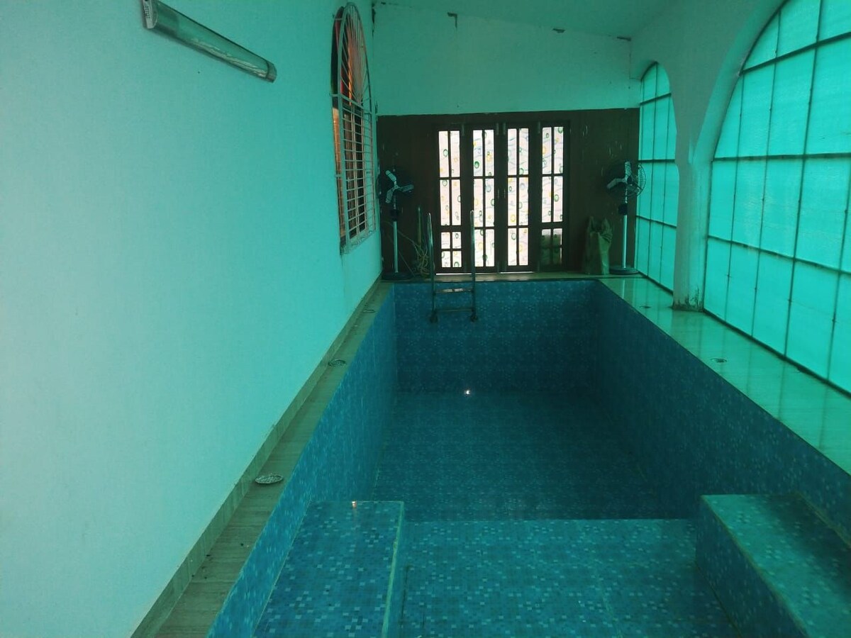 Serenity Bungalow with indoor pool - Tap to explore photos