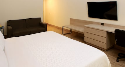 Holiday Inn Express TORREON Room Type - 1 King Standard