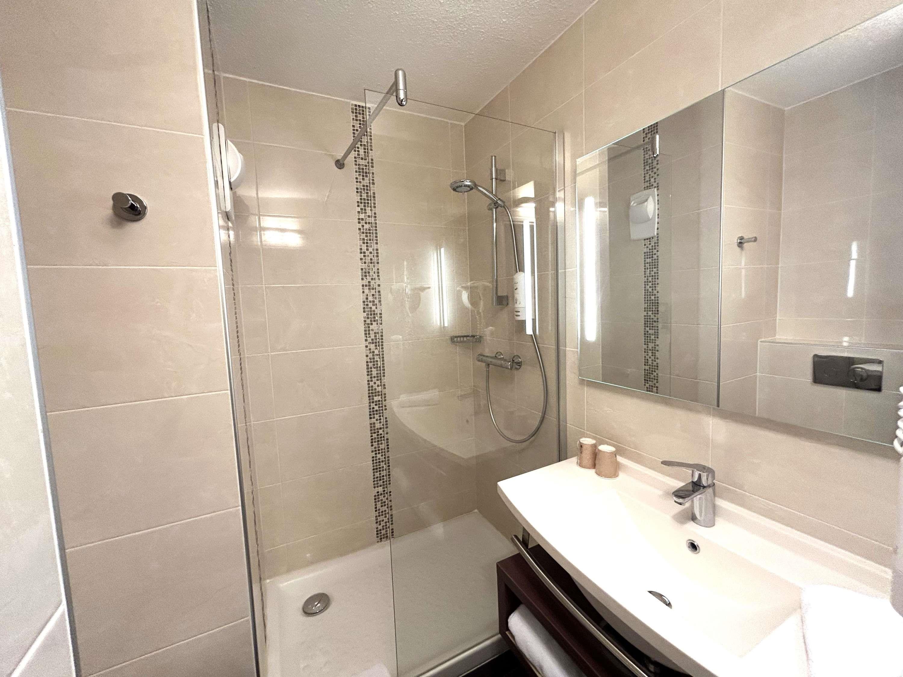 ibis Styles Rouen Nord Barentin - Tap to explore photos