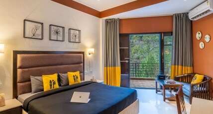 The Hosteller Kasauli Room Type - Deluxe Double Room with Balcony and Forest View
