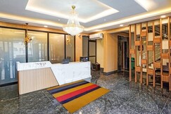DM 1835 Premium Stay near Unitech Cyber Park & HUDA Metro with Breakfast