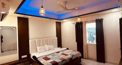 Taj Castle Homestay | Rooms & Cafe Room Type - Deluxe Double Room