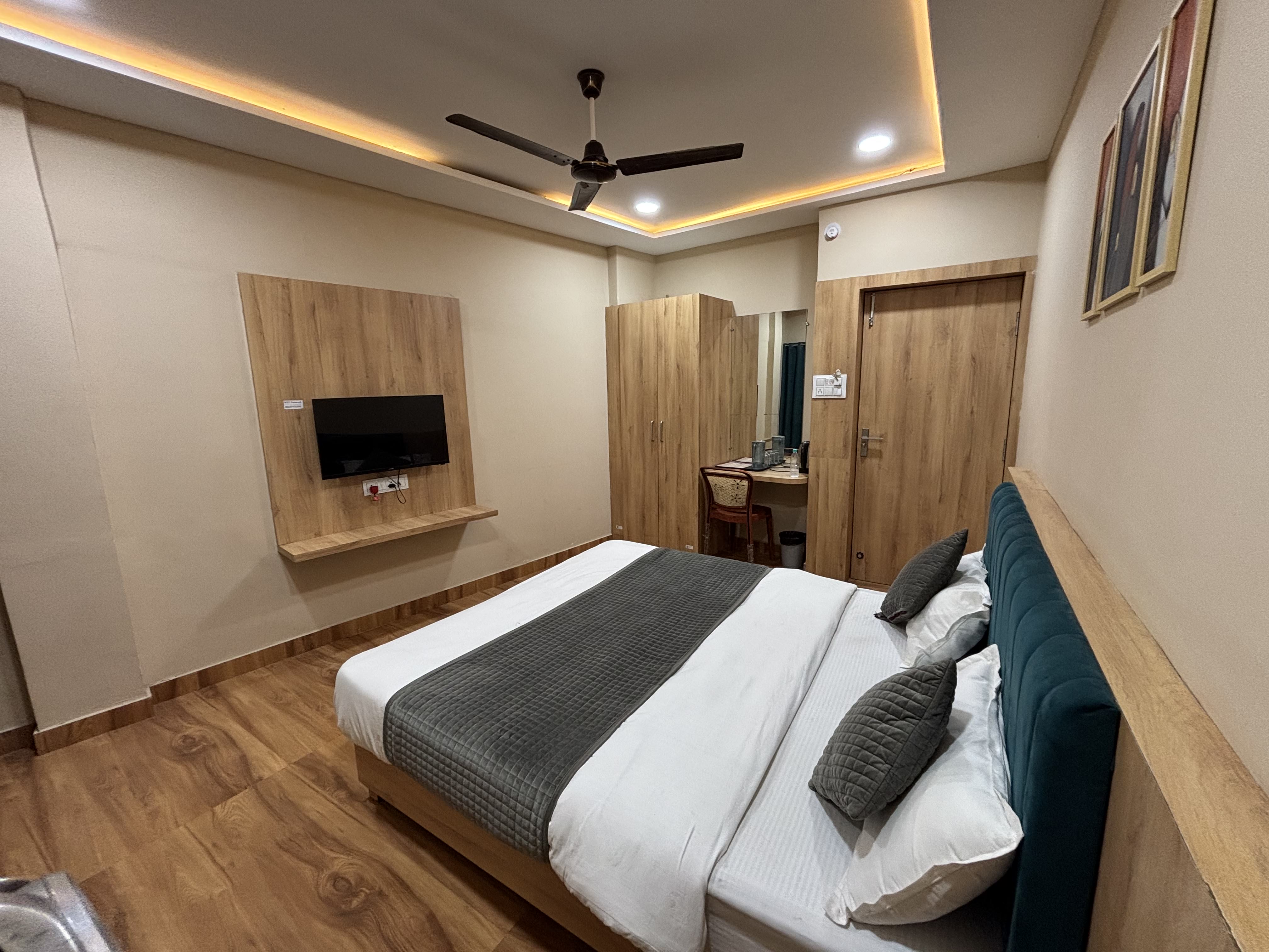 Bhavya Hotel Ujjain - Tap to explore photos