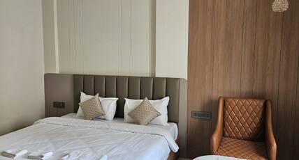 Hotel Bharti International, Raipur Room Type - Super Deluxe AC Room