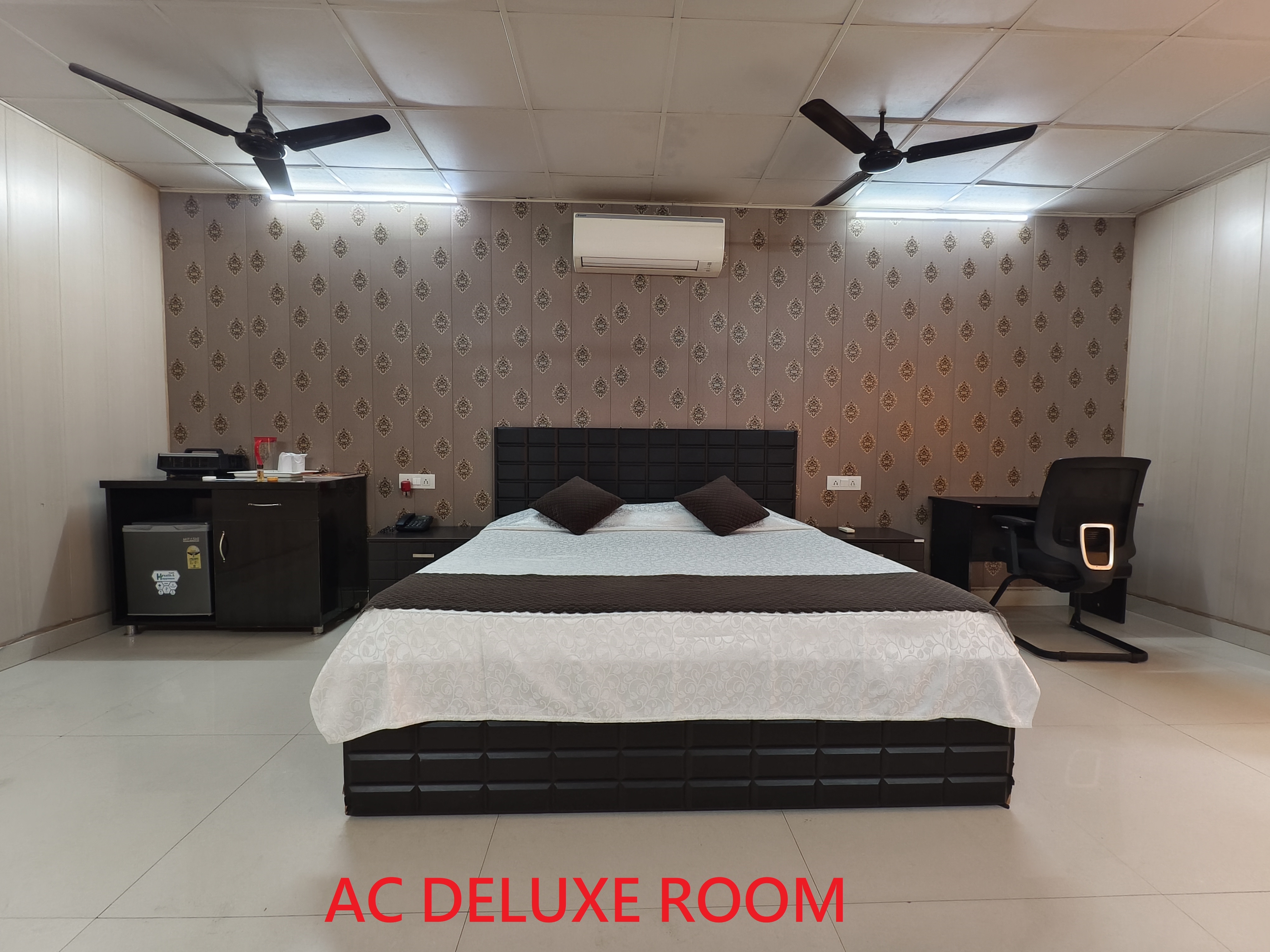 Hotel Saryu (Yatri Niwas Ayodhya) - Tap to explore photos