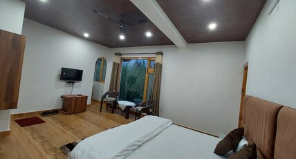 Silver Streak 2 bhk with kitchen Room Type - Luxury Room with Kitchen