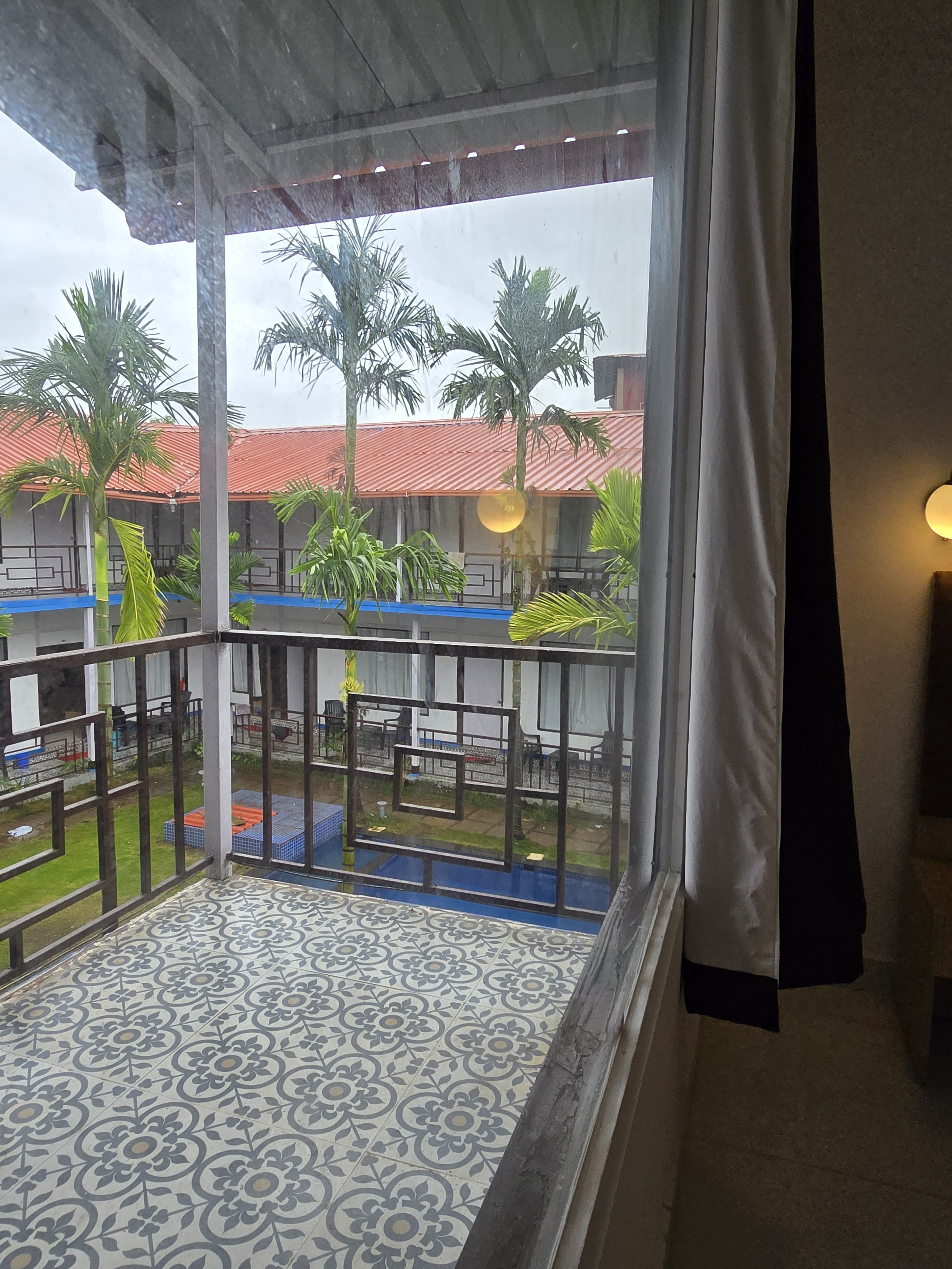 What If Backpackers Hostel Morjim - Tap to explore photos