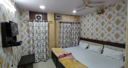 Shree Kashi Guest House | 200 mtr Kashi Vishwanath Temple Room Type - Triple bed room