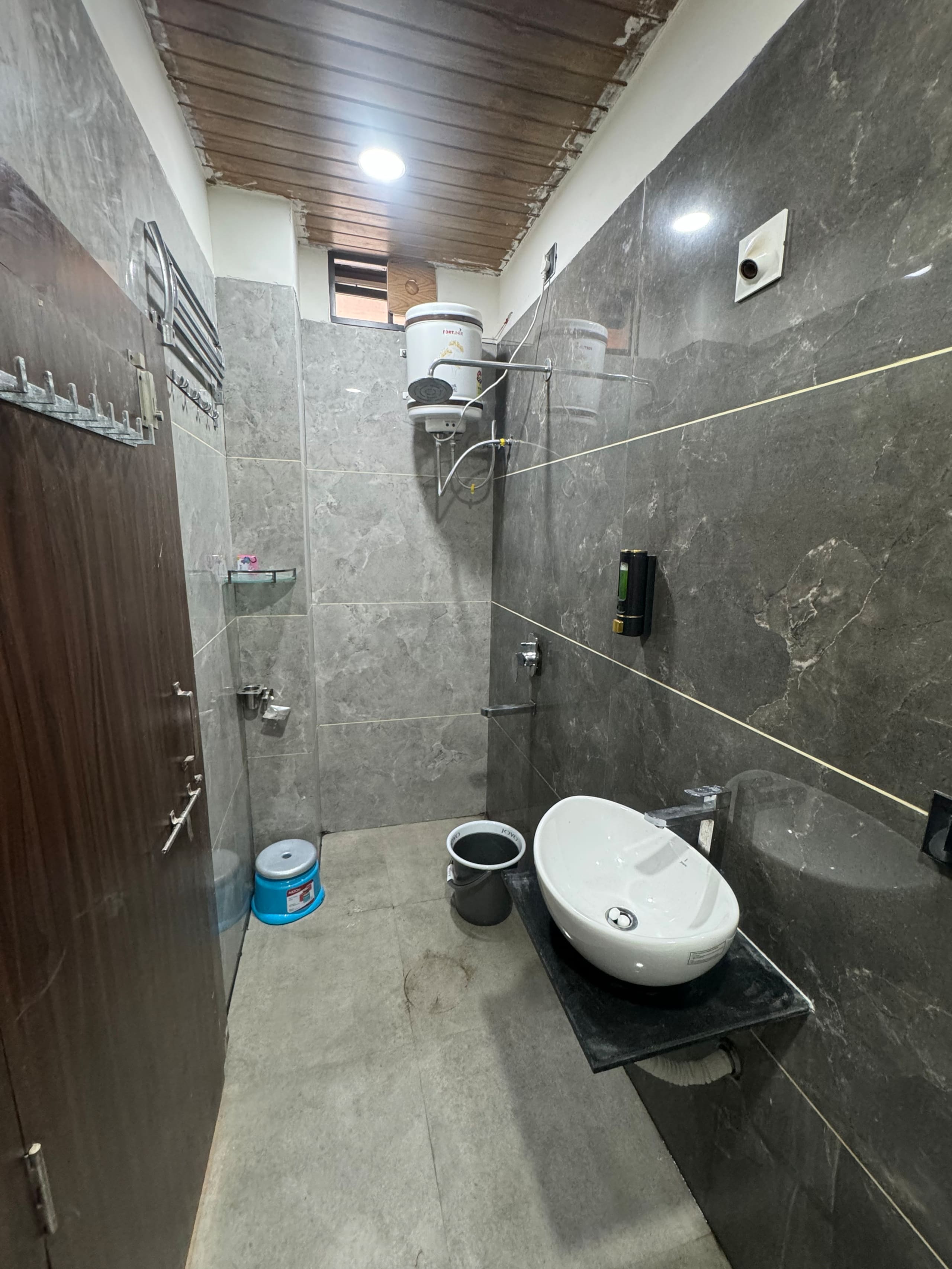 Riverfront 4bhk private penthouse - Tap to explore photos