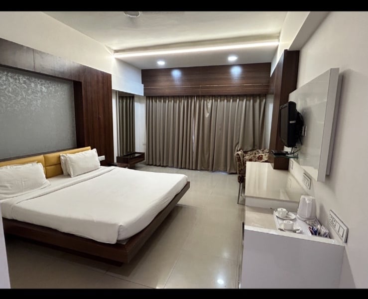 Hotel Waterlily - Tap to explore photos