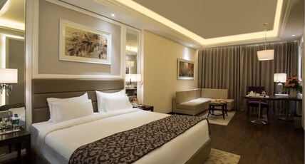 Singhania Sarovar Portico Room Type - Deluxe Room - 1 Double Bed With work desk