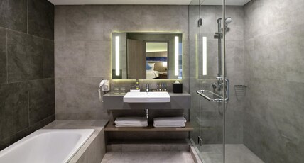 Novotel Jakarta Mangga Dua Square Hotel Room Type - Executive Deluxe Premier Floor 1 King Bed Novotel Jakarta Mangga Dua Square Hotel Room Type - Executive Deluxe Premier Floor 1 King Bed