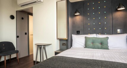 Point A Edinburgh Room Type - Accessible Double with Window