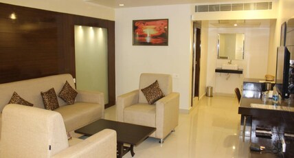 HOTEL GREEN APPLE Room Type - Royal Suite Room