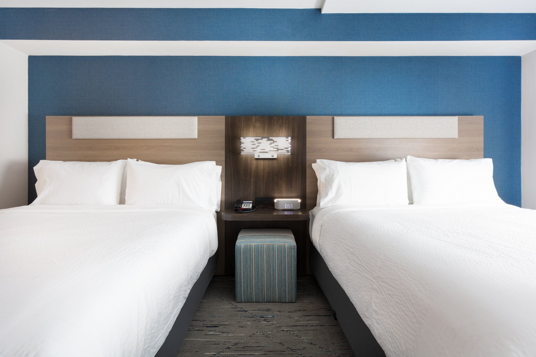 Holiday Inn Express & Suites WILLIAMSBURG - Tap to explore photos