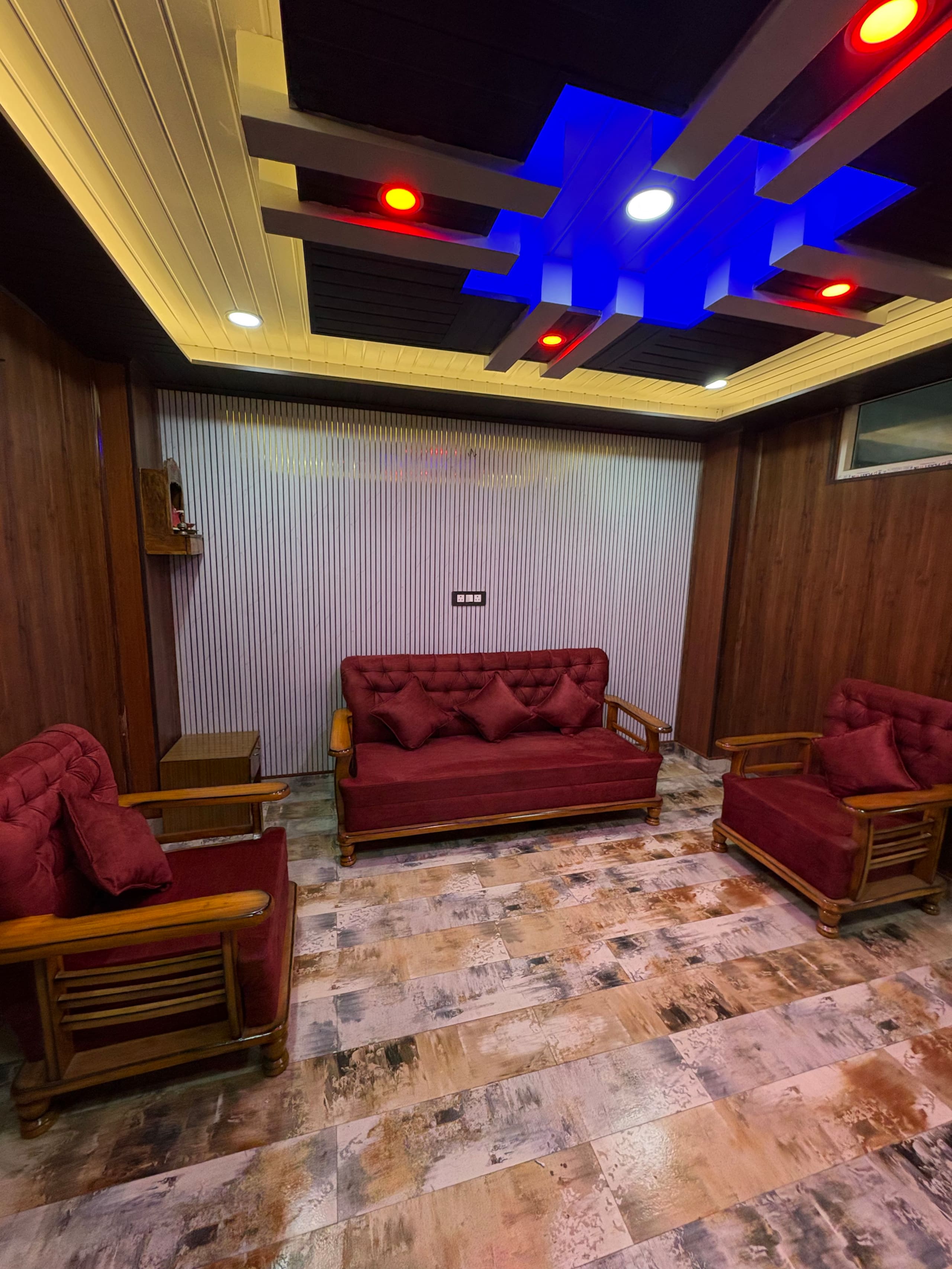 Luxury Darjeeling Homestay and service apartment - Tap to explore photos
