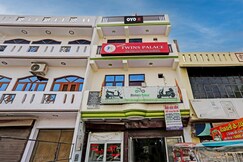 SPOT ON by OYO Hotel Twins Palace